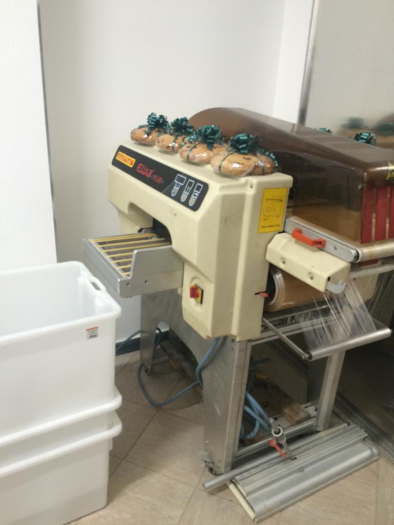 macchina per il confezionamento nel laboratorio dell'Antico Mulino di Ottone