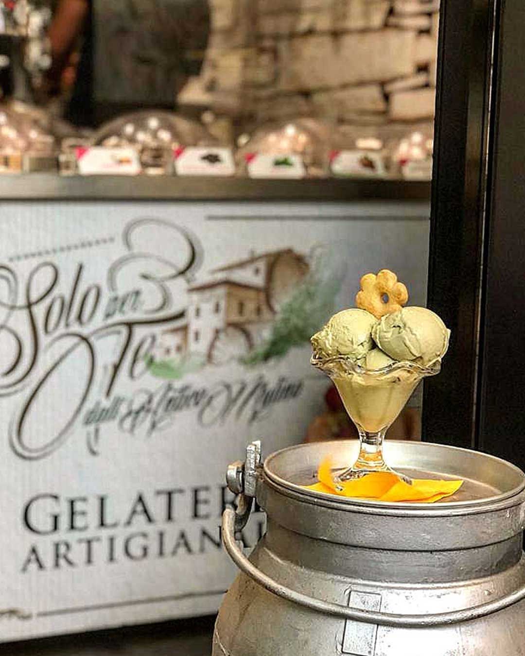 coppetta di gelato artigianale con canestrello dell'antico mulino di ottone.jpg